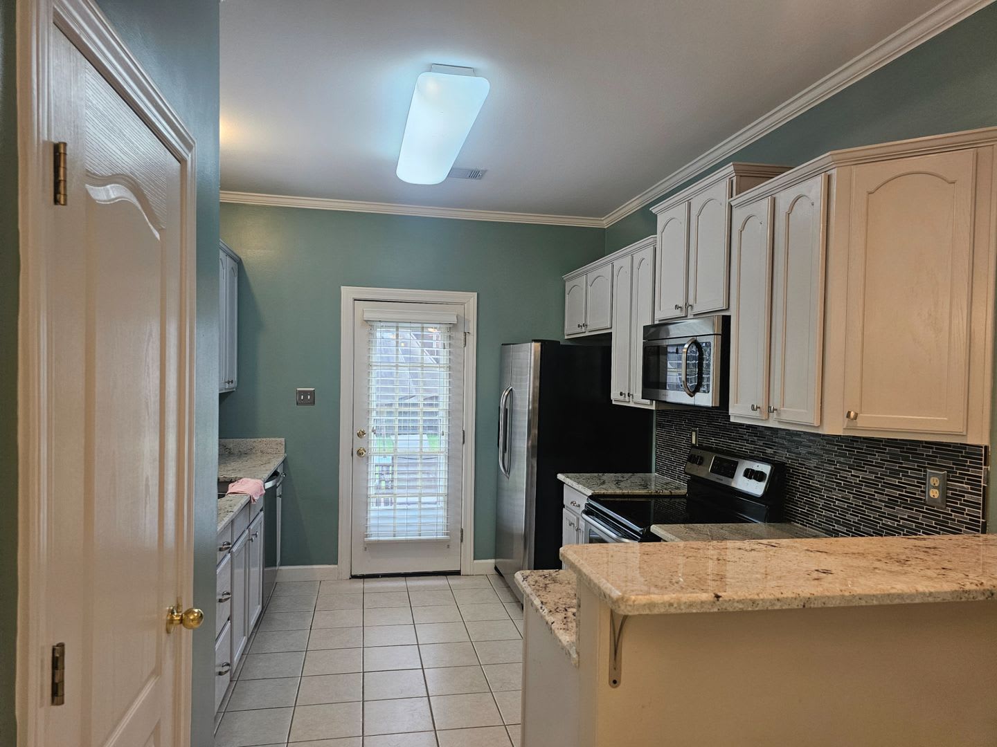 Adorable 3bd Home in Cozy Cordova Neighborhood – photo 2