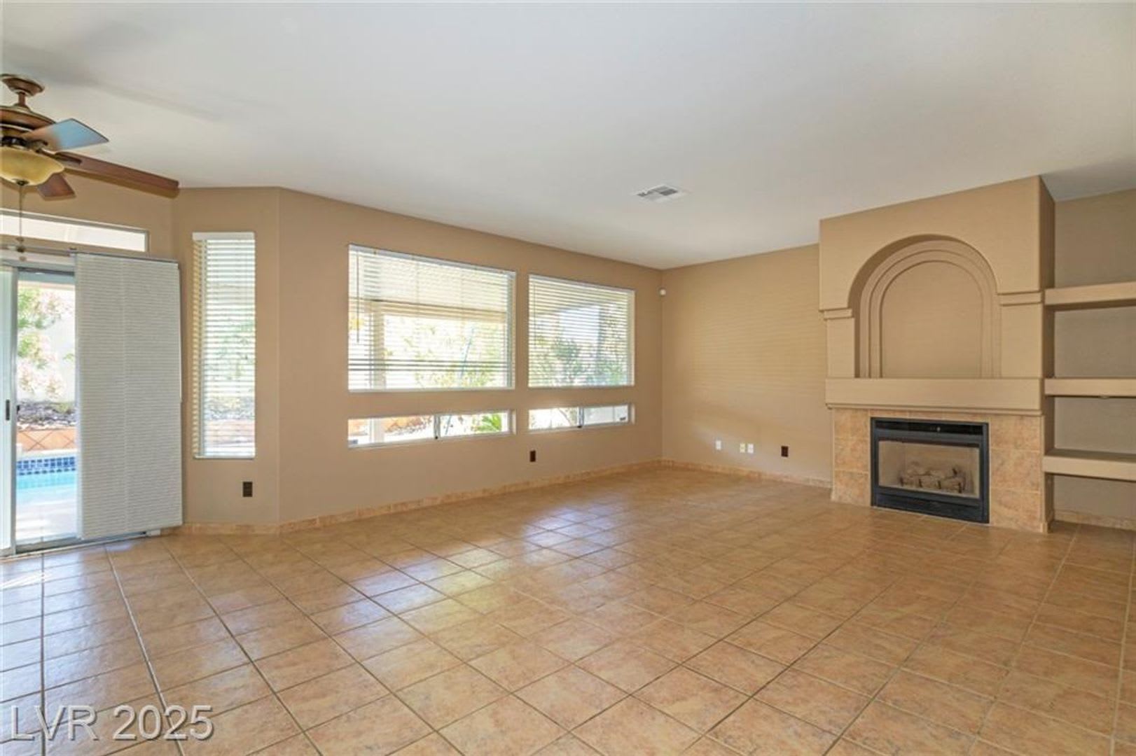 Prime Summerlin 4 bedroom with backyard retreat – photo 4