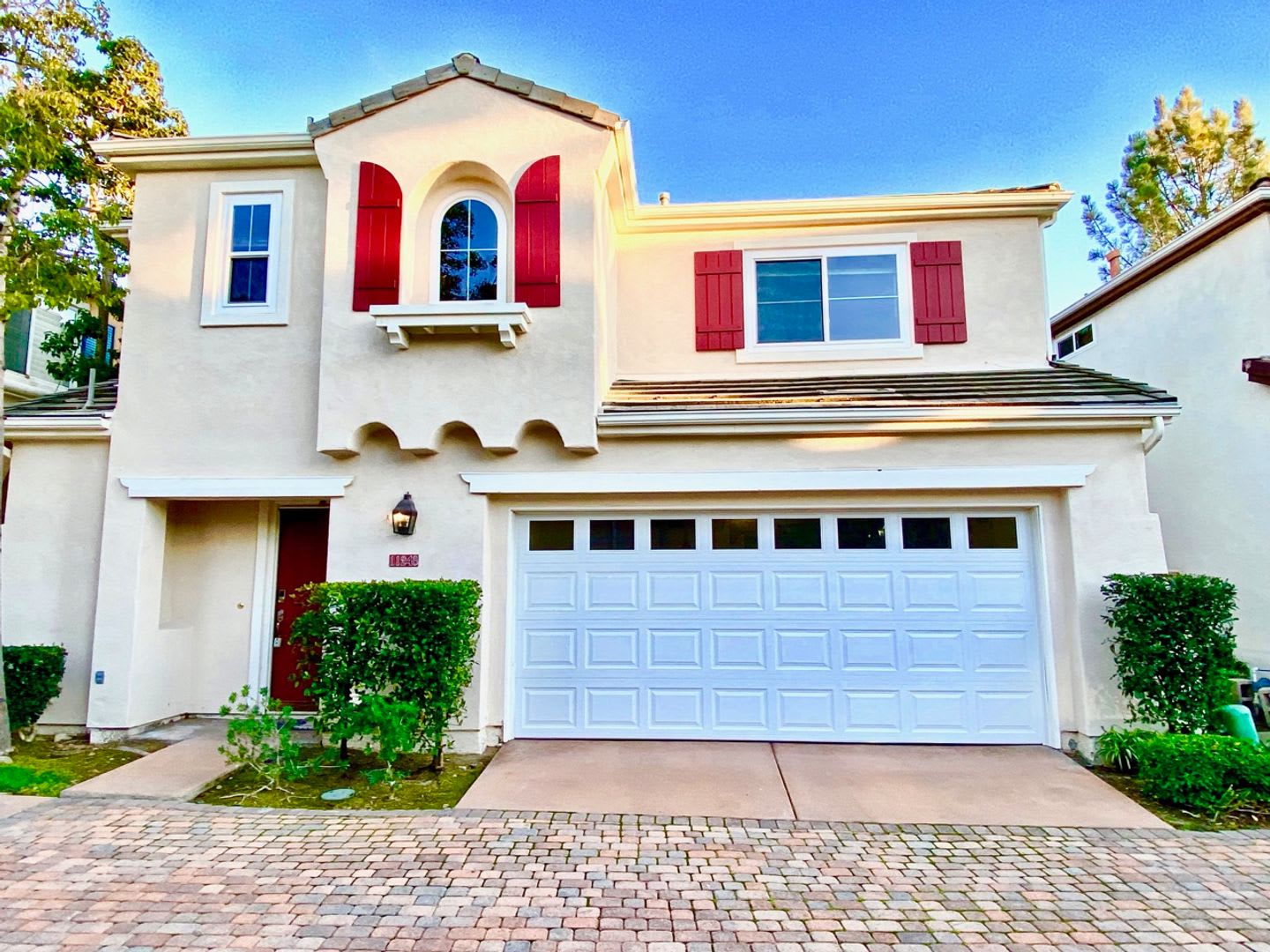 For Rent 3BR/2.5 BA Charming 2 Level Detached Home In Carmel Valley, Gated Community 2 Car Garage – photo 1