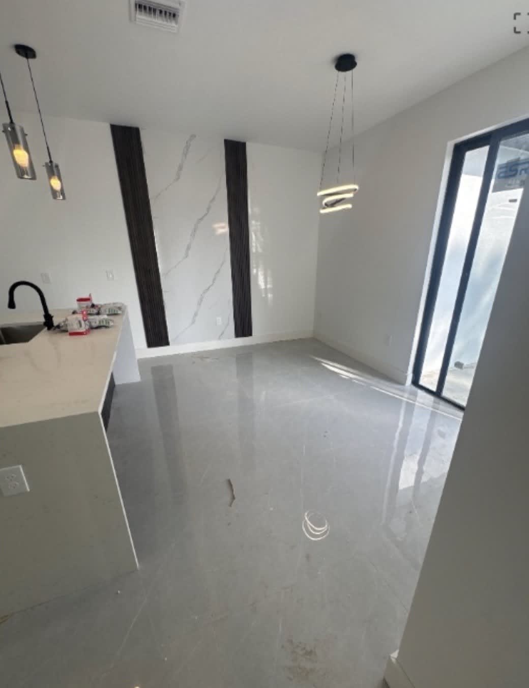 317 Urbana St – photo 3