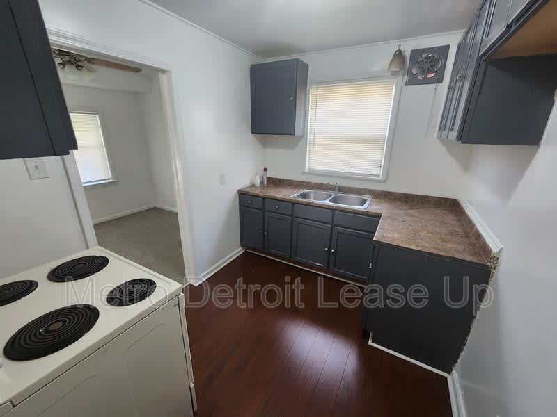 19455 Avon Avenue – photo 3