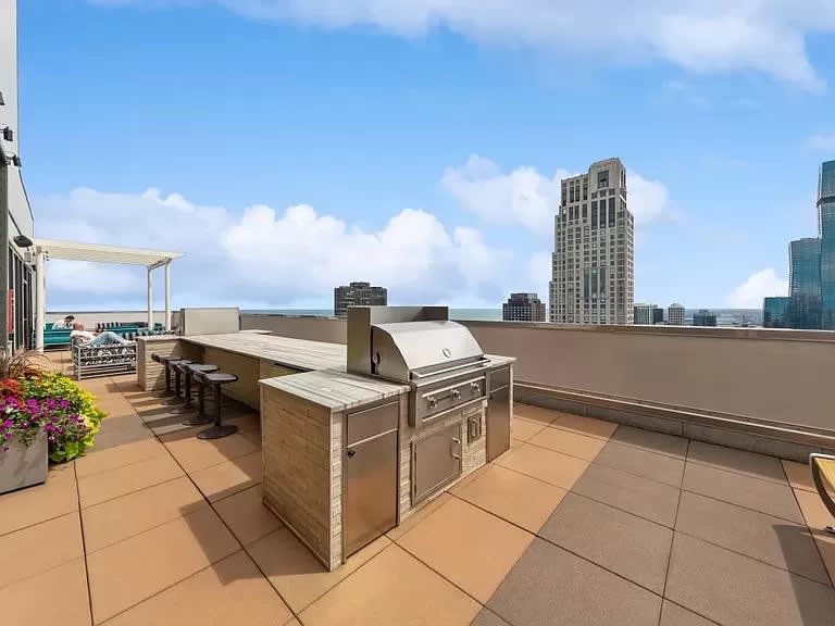 448 E Ontario St – photo 4