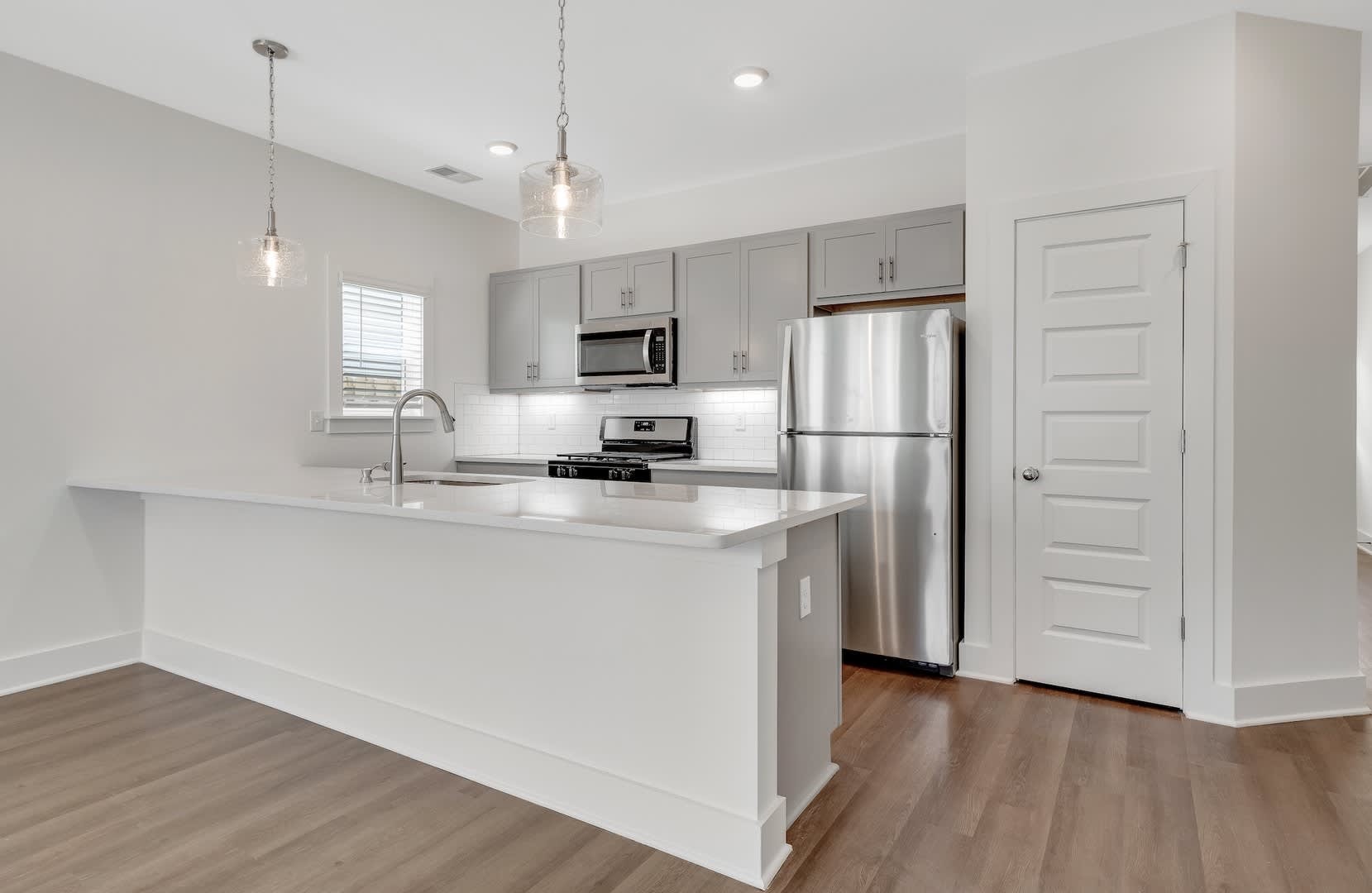 Self Tour This Home in Person with the Rently Tours App! – photo 4