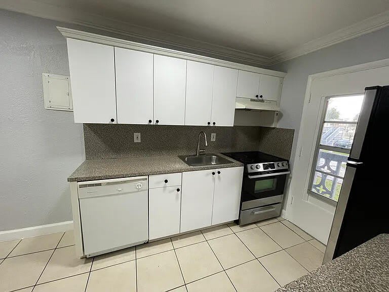 890 Nw 45 Avenue – photo 3