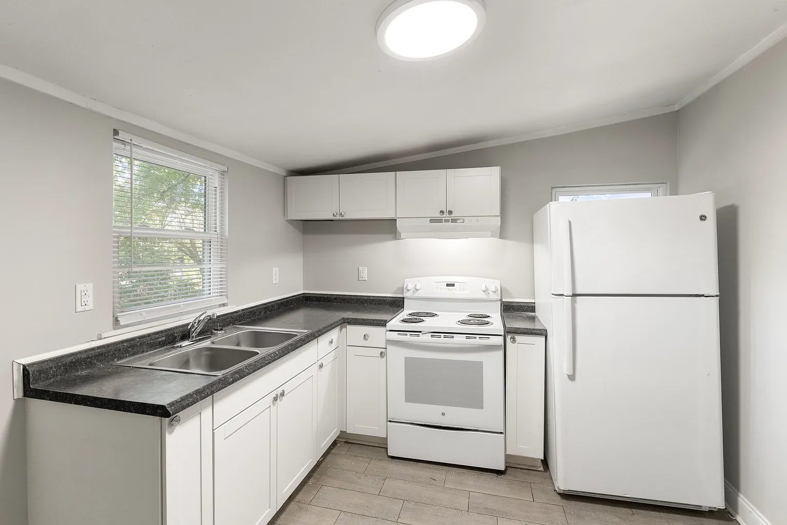 2813 Royal Street – photo 4