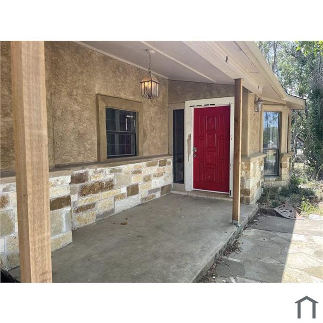 Discover your dream home in this beautifully renovated four-bedroom, two-bathroom house. – photo 1