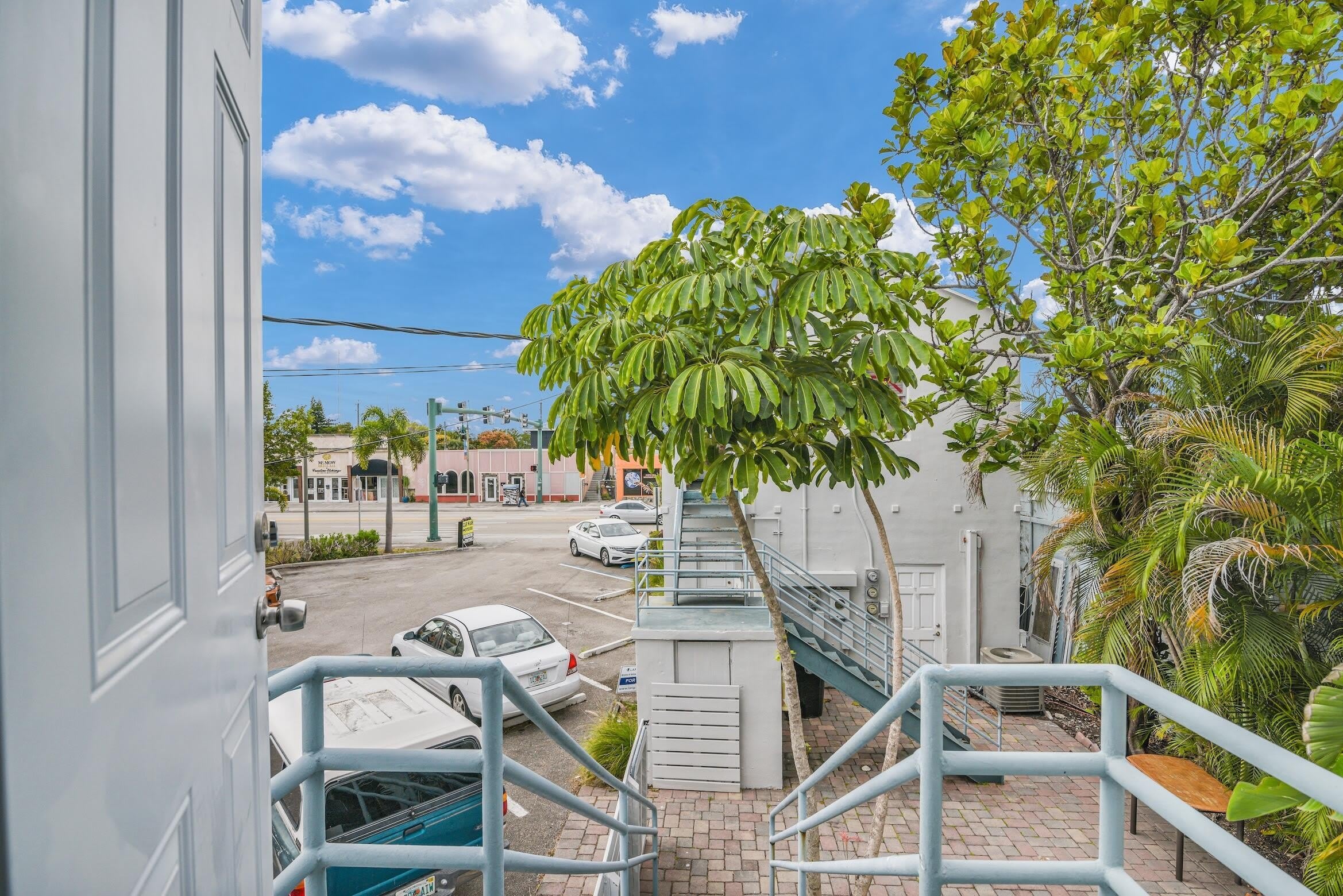 820 N Dixie Highway – photo 5