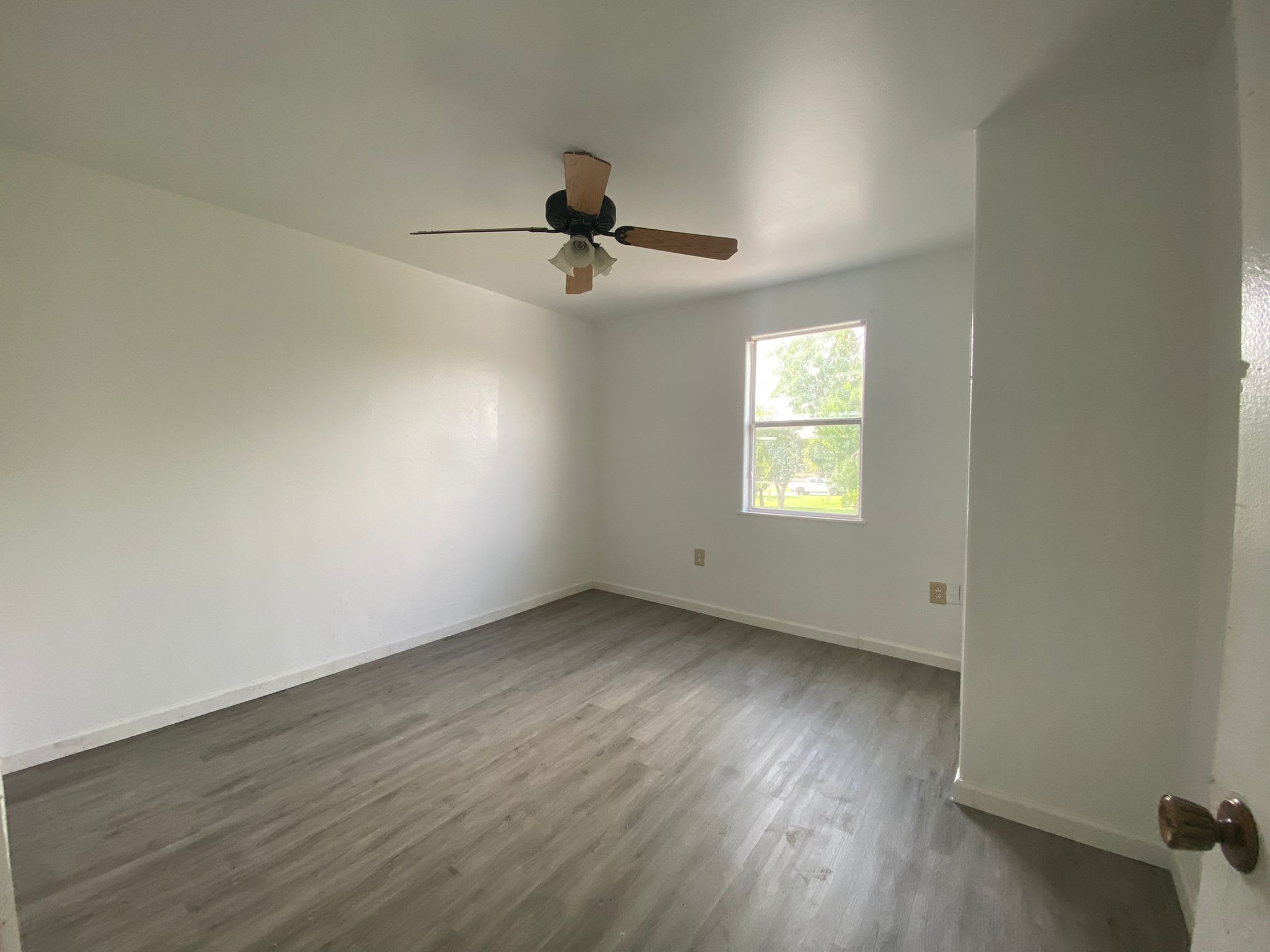 521 E Sprague St – photo 3
