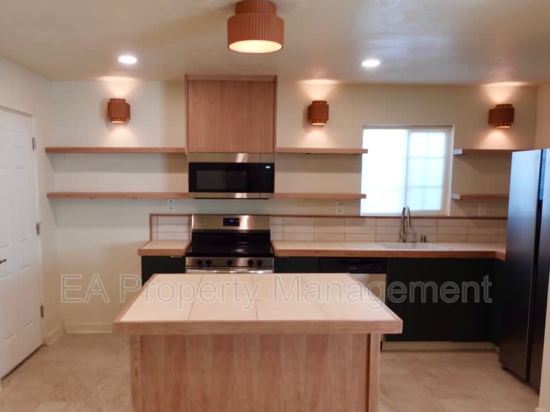 2613 San Pablo St NE – photo 2