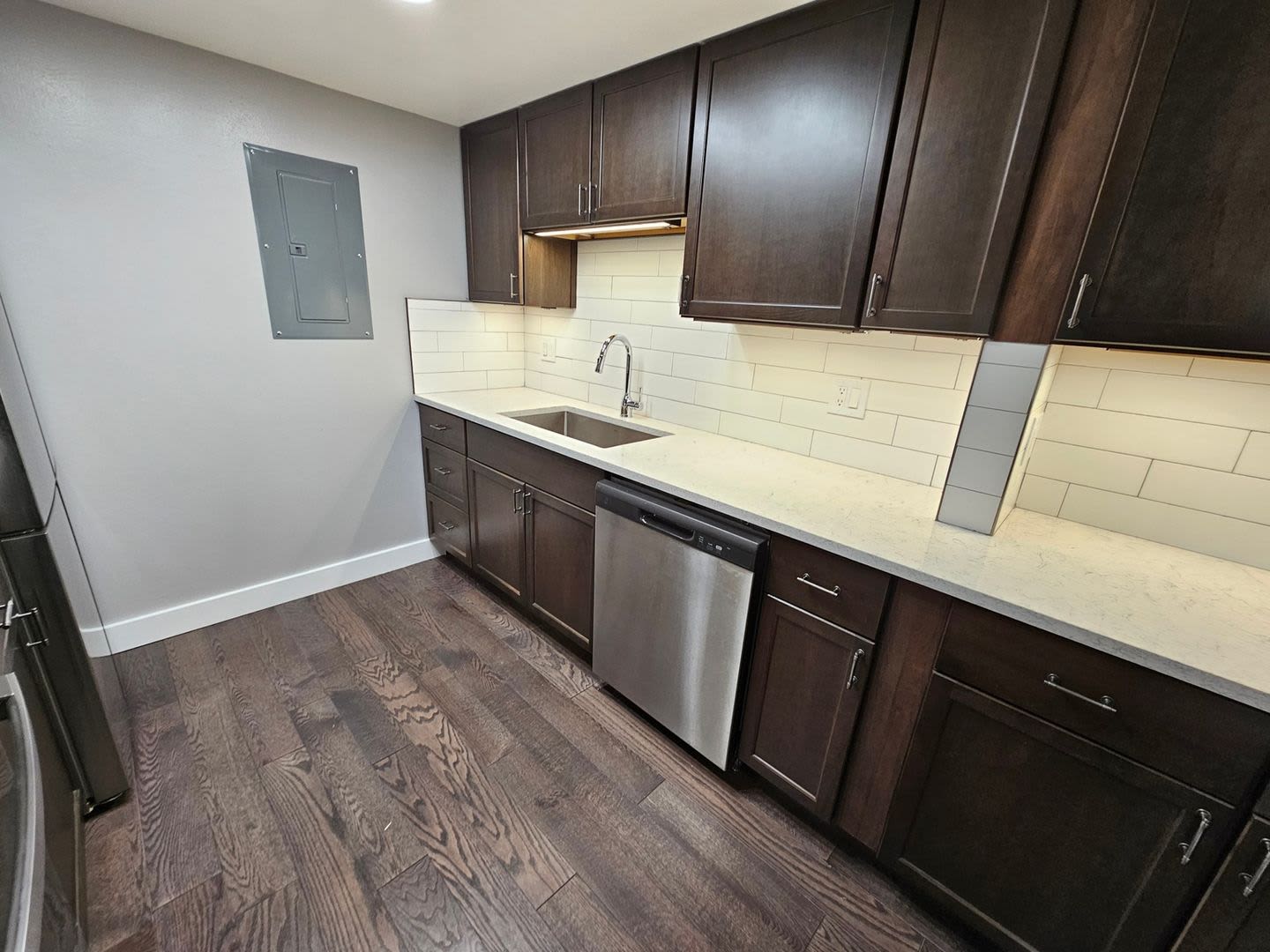 1 Bedroom Condo in Aurora – photo 3