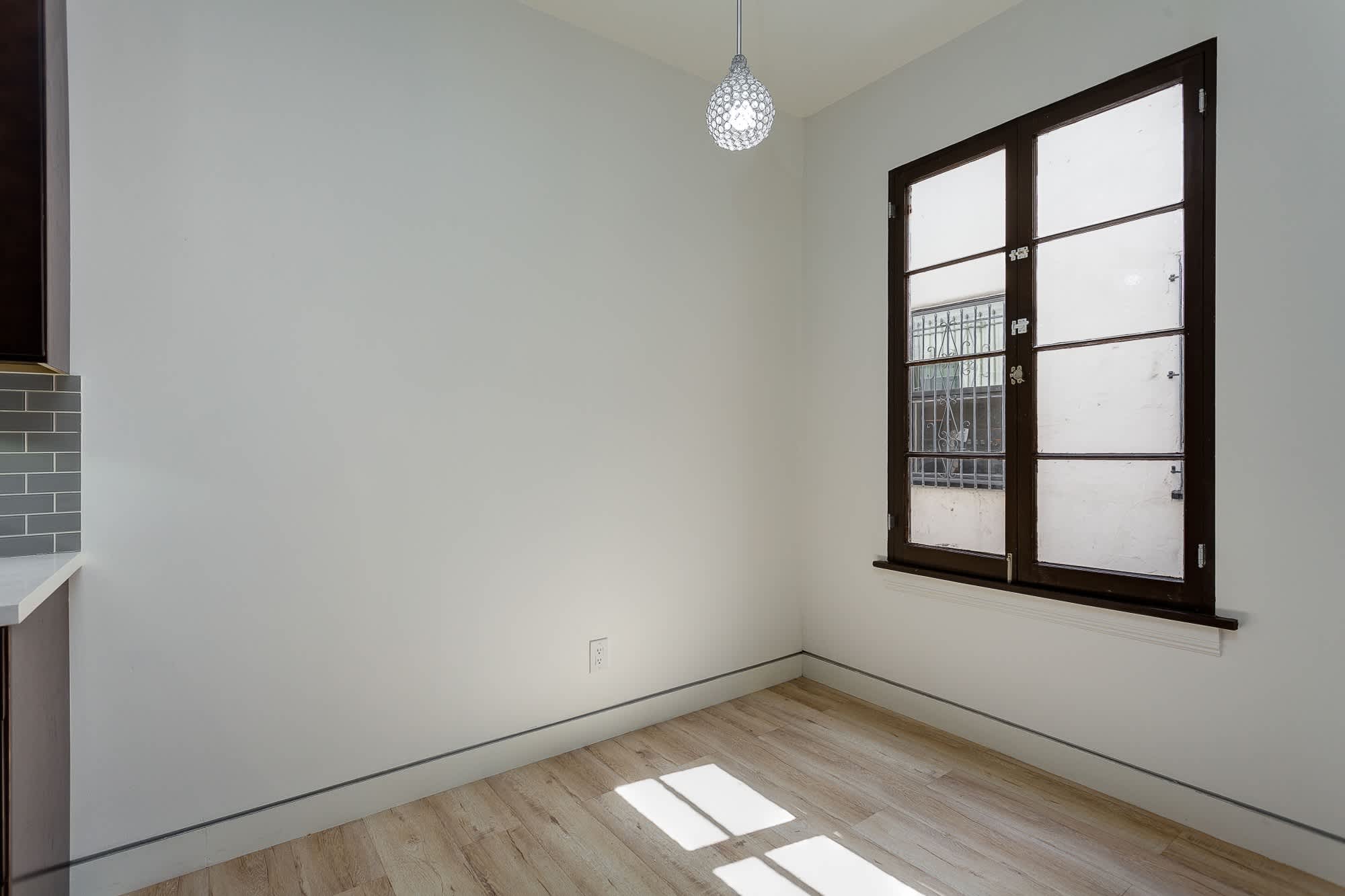 7223 Willoughby Ave – photo 5