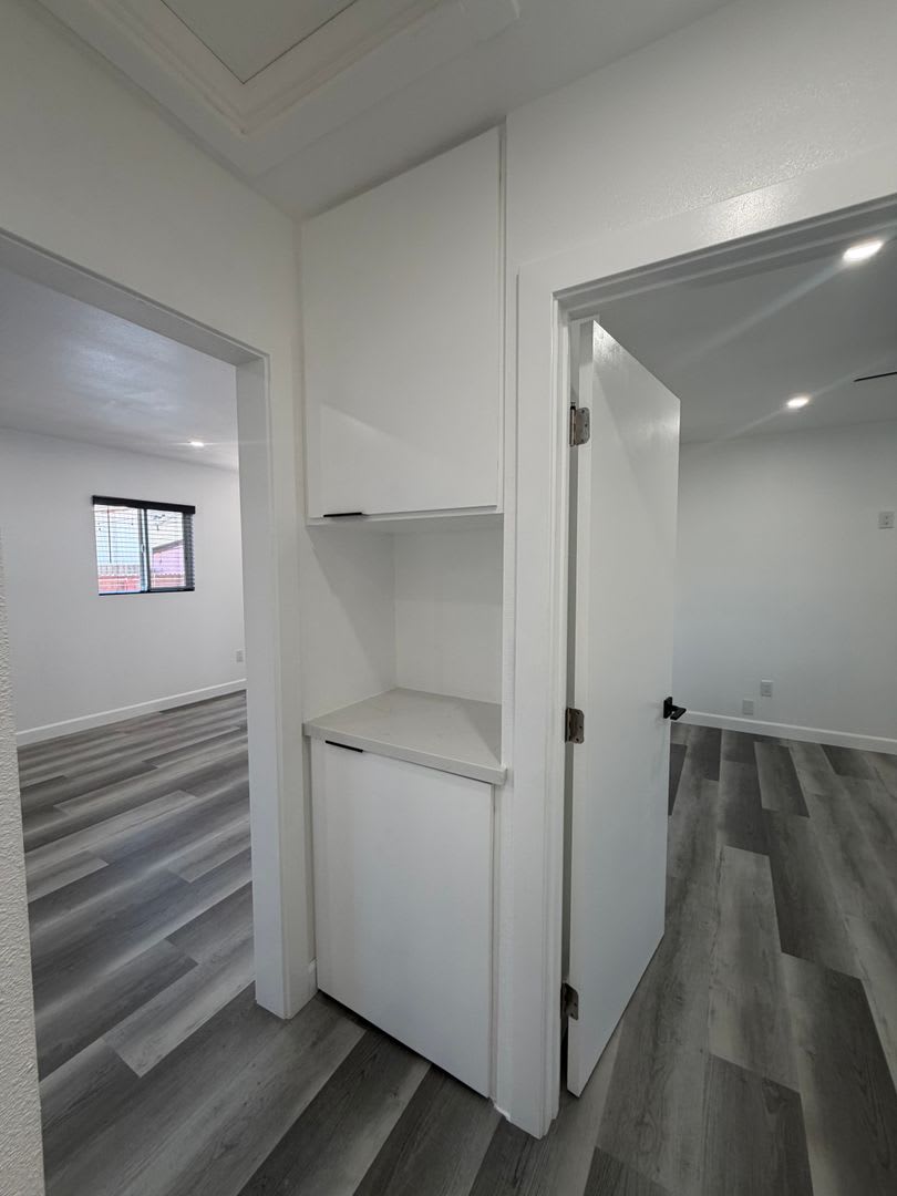 S White – photo 5