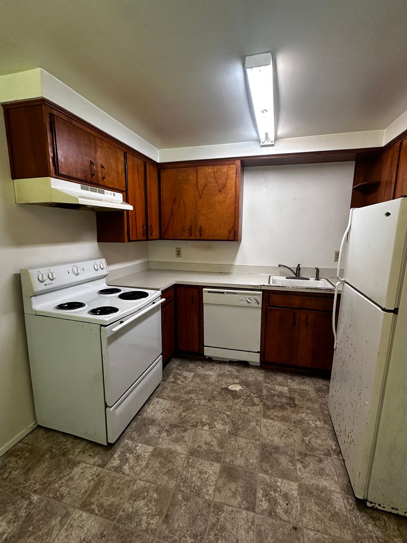 Country Squire Apartments 10833 – photo 4