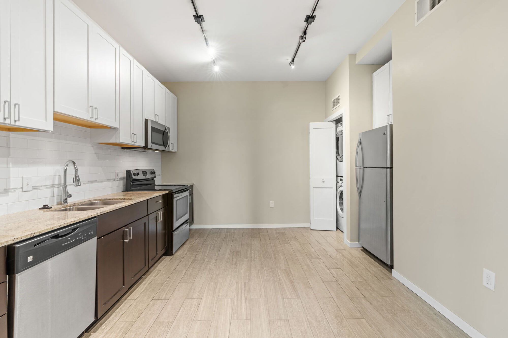 430 Oak Grove – photo 2