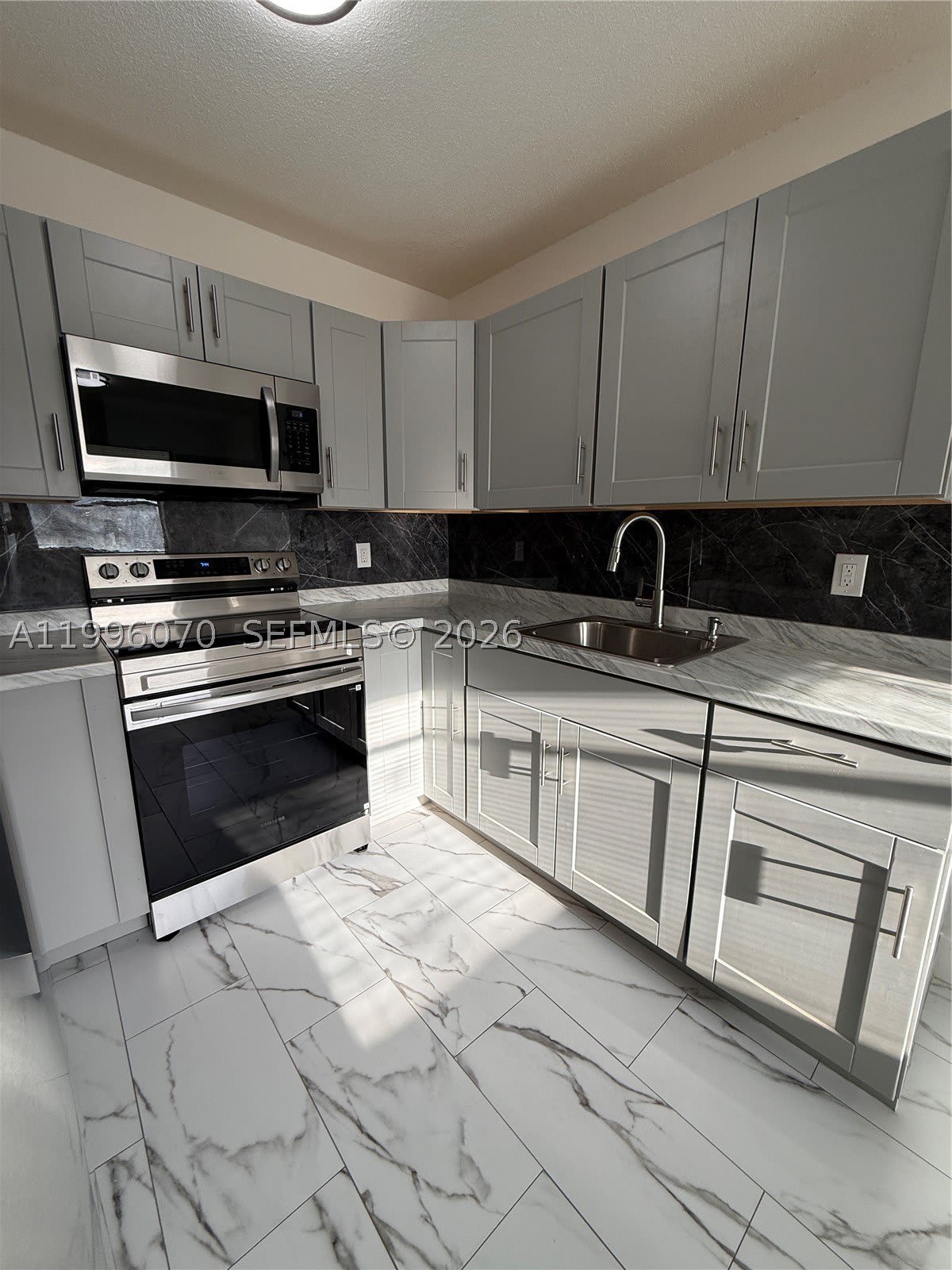 6071 Sw 33Rd St – photo 4