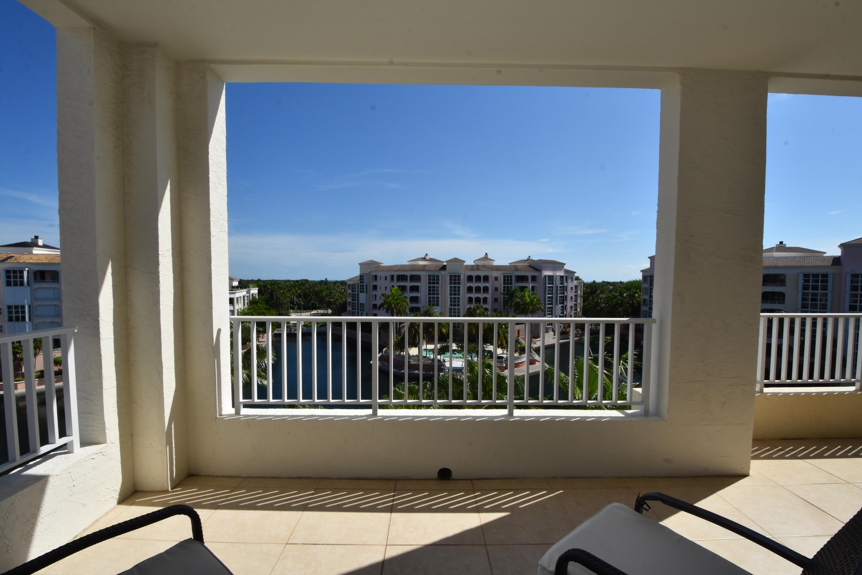 707 CRANDON Boulevard – photo 3