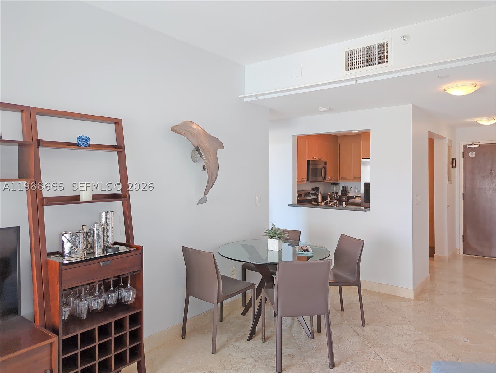 225 Collins Ave – photo 3