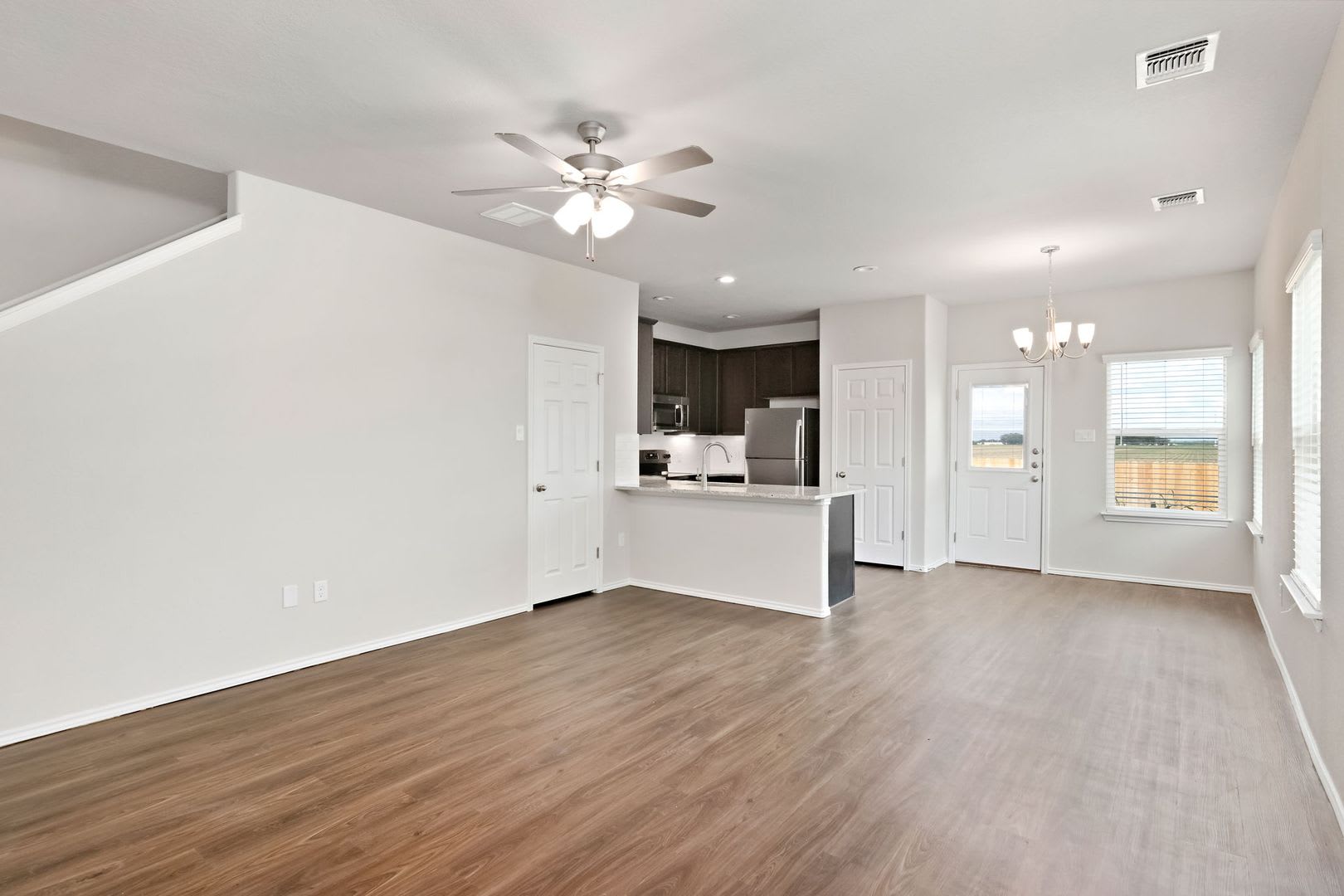 Luxury Townhome – photo 2