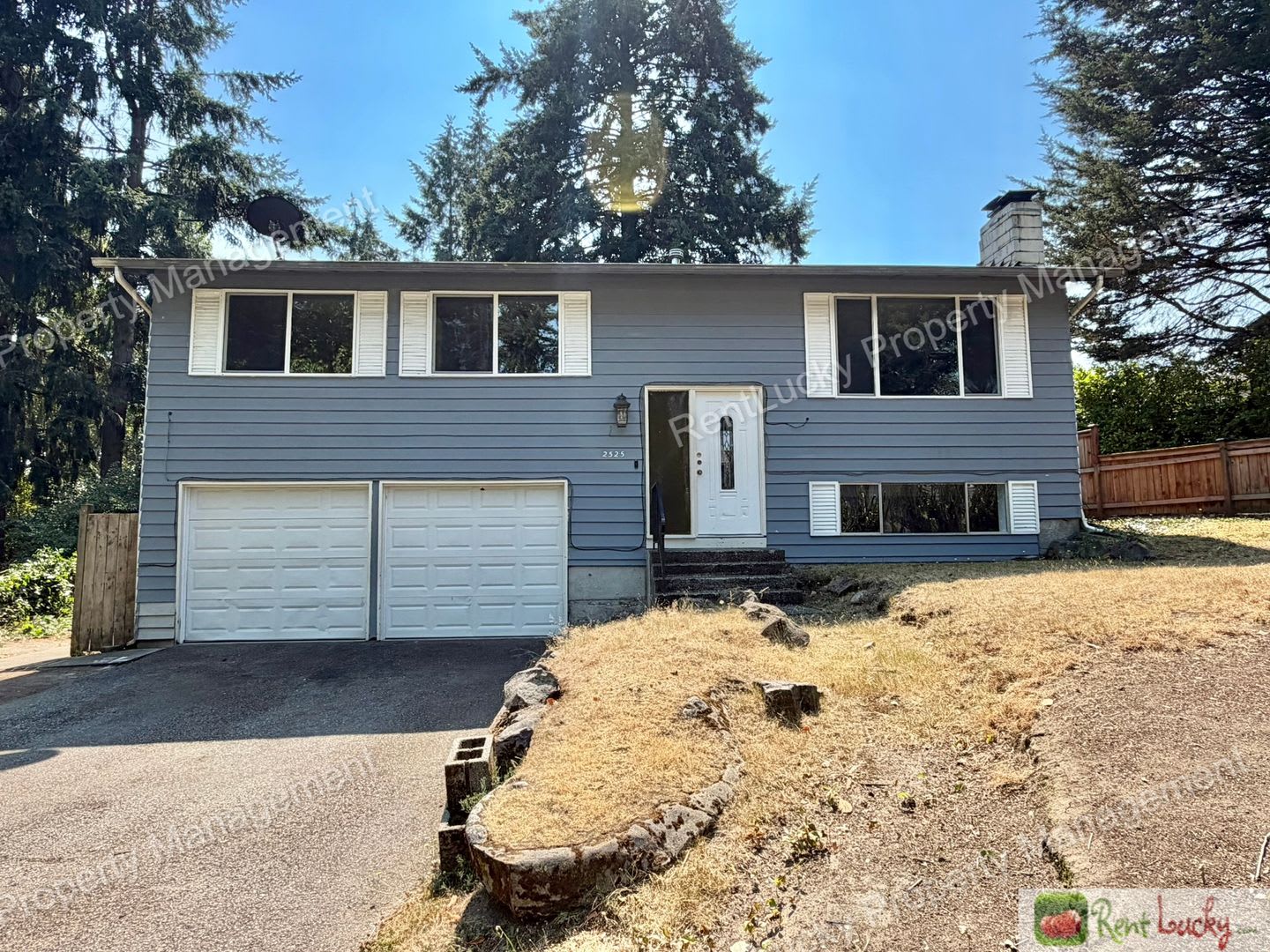 FANTASTIC 4 Bedroom, 2 Bath House in Federal Way with Large Backyard! – photo 1