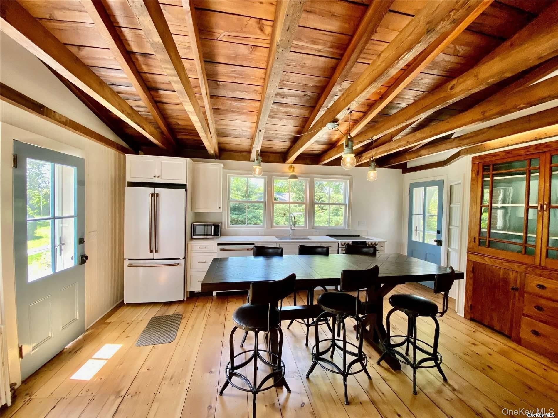 1685 Peconic Lane – photo 5