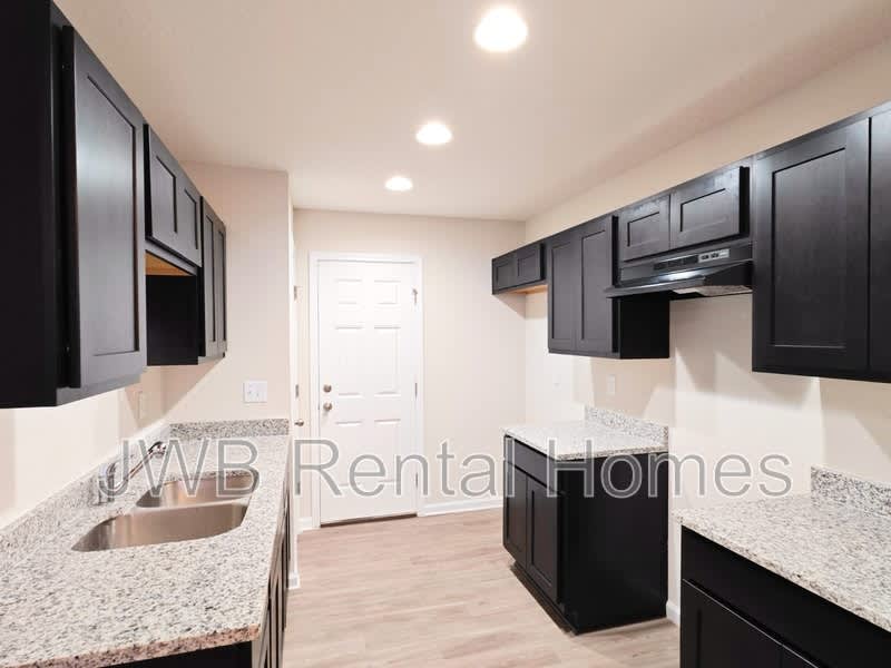 8411 Dandy Ave – photo 2