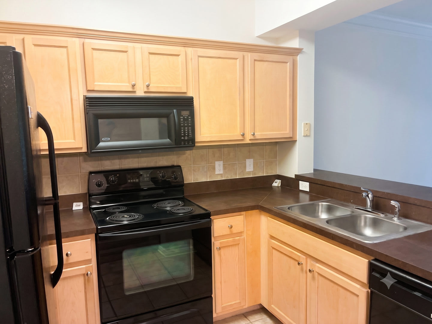 Beautiful 1 Bed / 1 Bath Condo in Gated Community – photo 2
