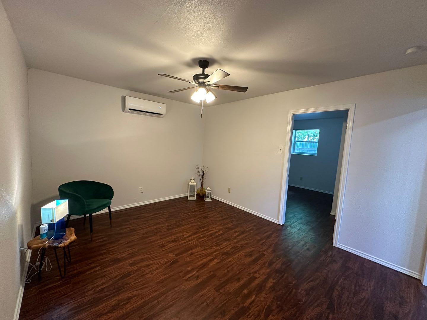 2-Bedroom, Great Location, Off street parking! – photo 5