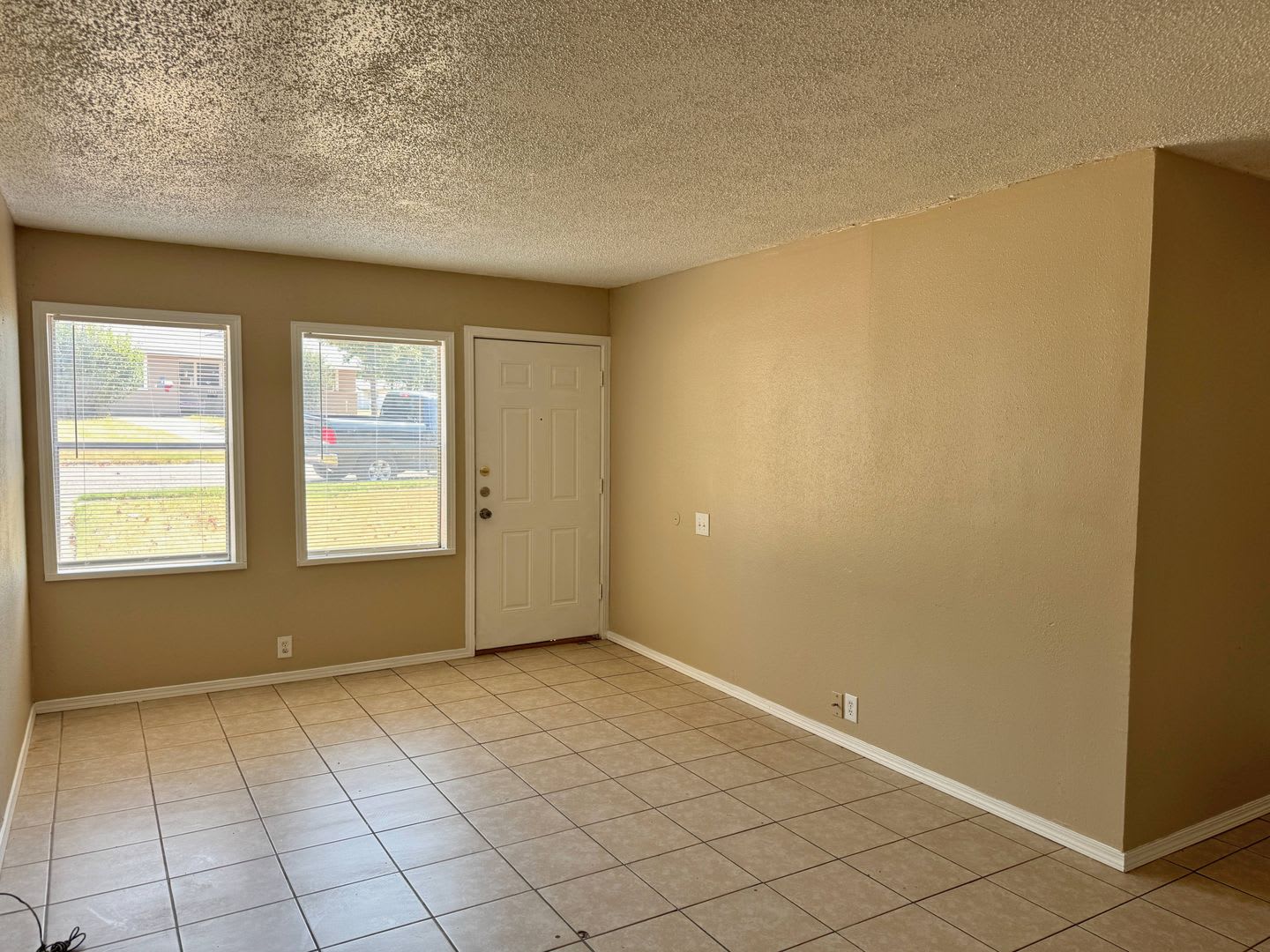 3 Bed 1 Bath Home Backing Up To Lynwood East Park! – photo 3