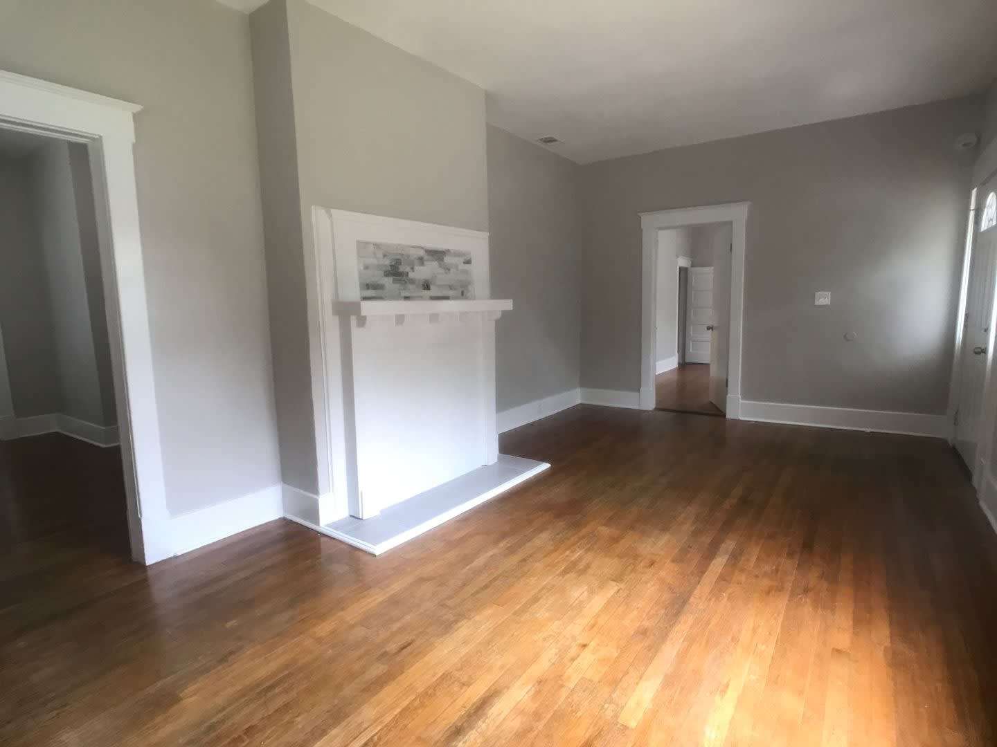 Hassle-Free Move-In — No Deposit + First Month Free! Three Bedroom Home Near Daffin Park – photo 2
