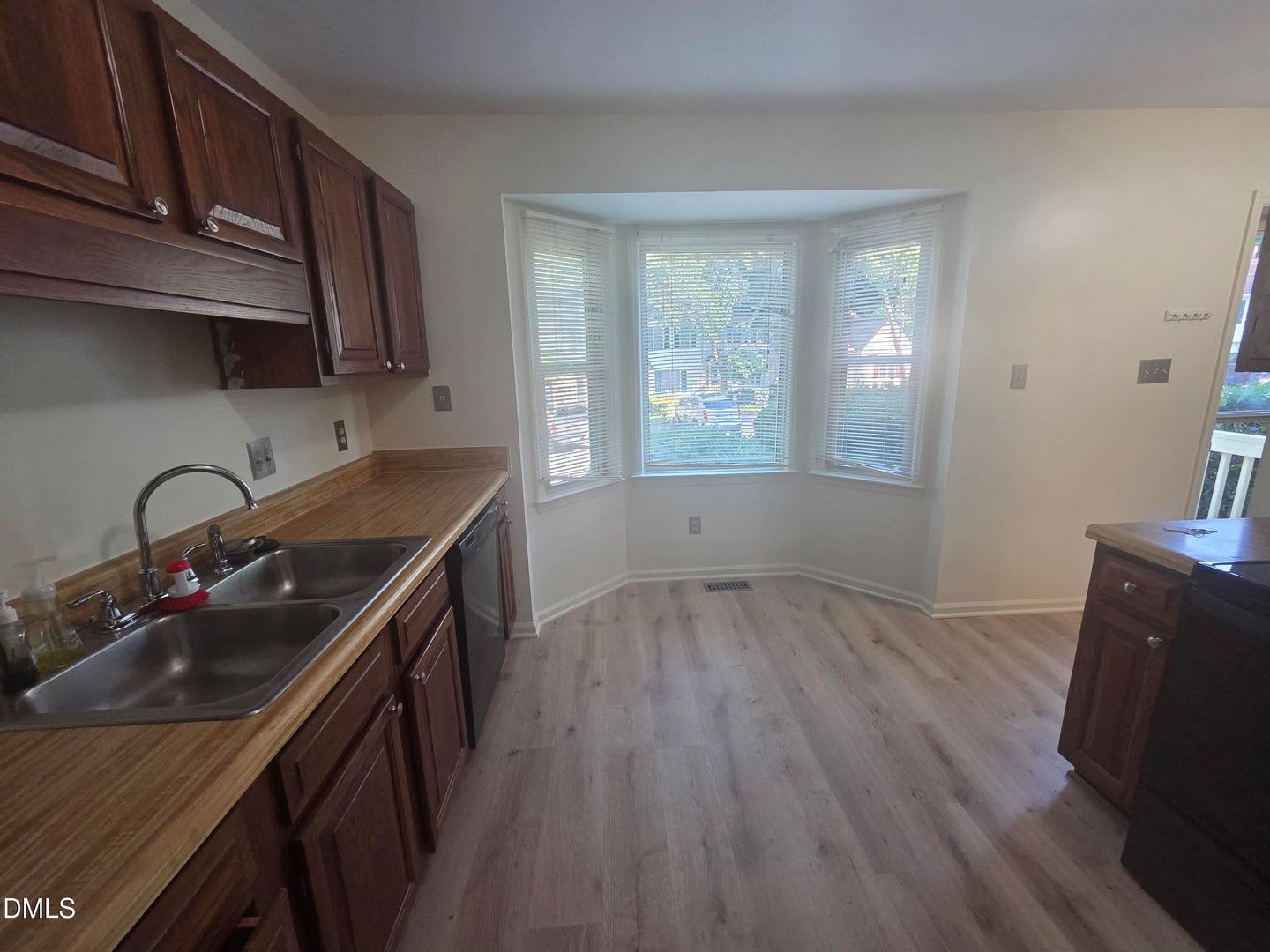 6550 Thetford Ct – photo 2