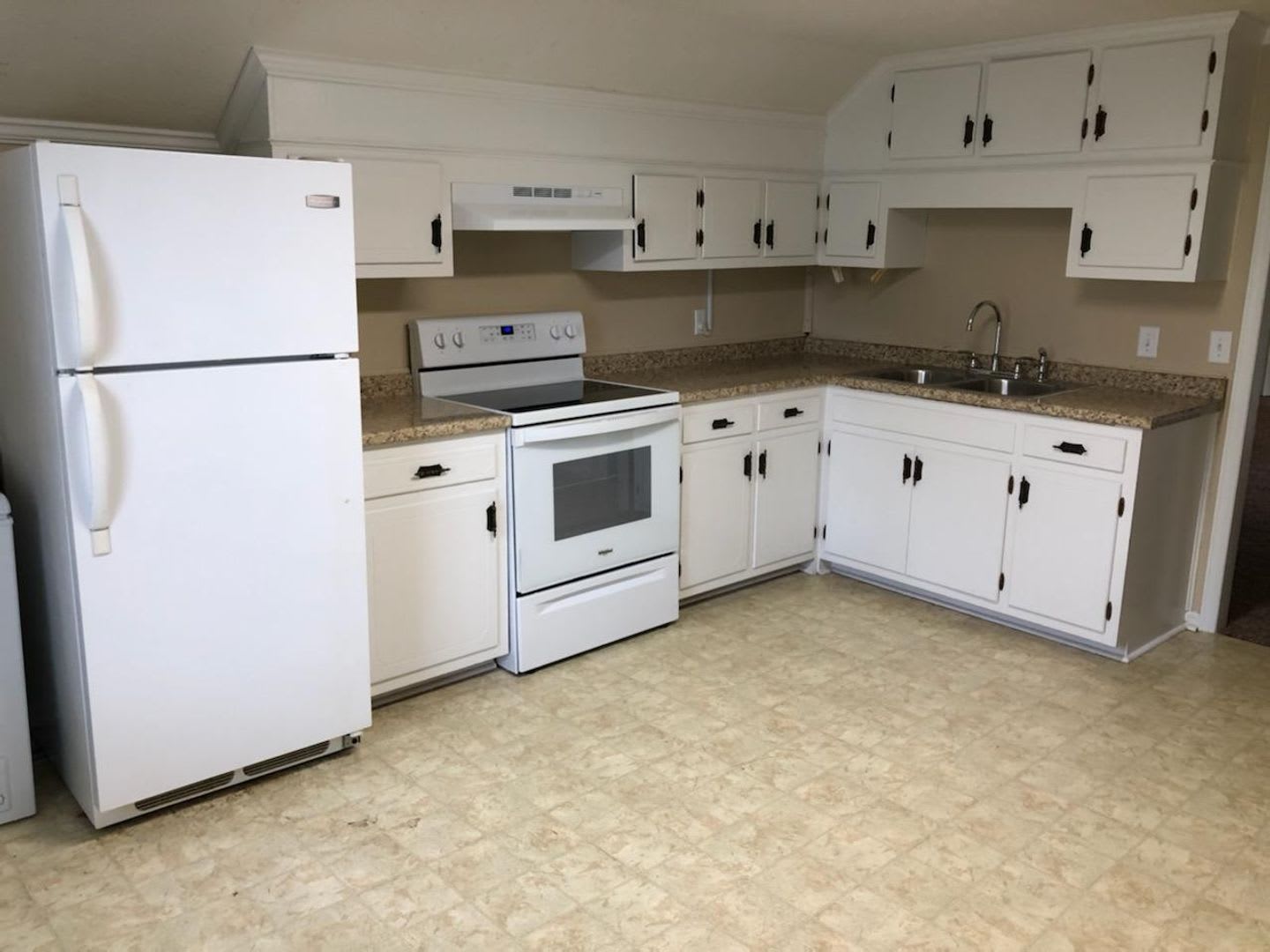 212 W. Lee St. – photo 2
