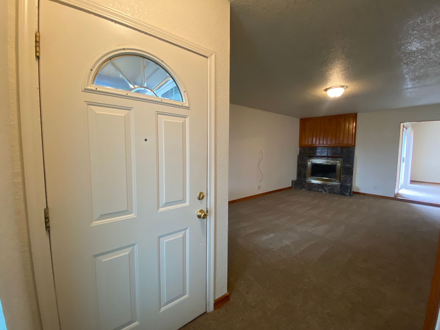 Cute Two Bedroom Deplex! – photo 3