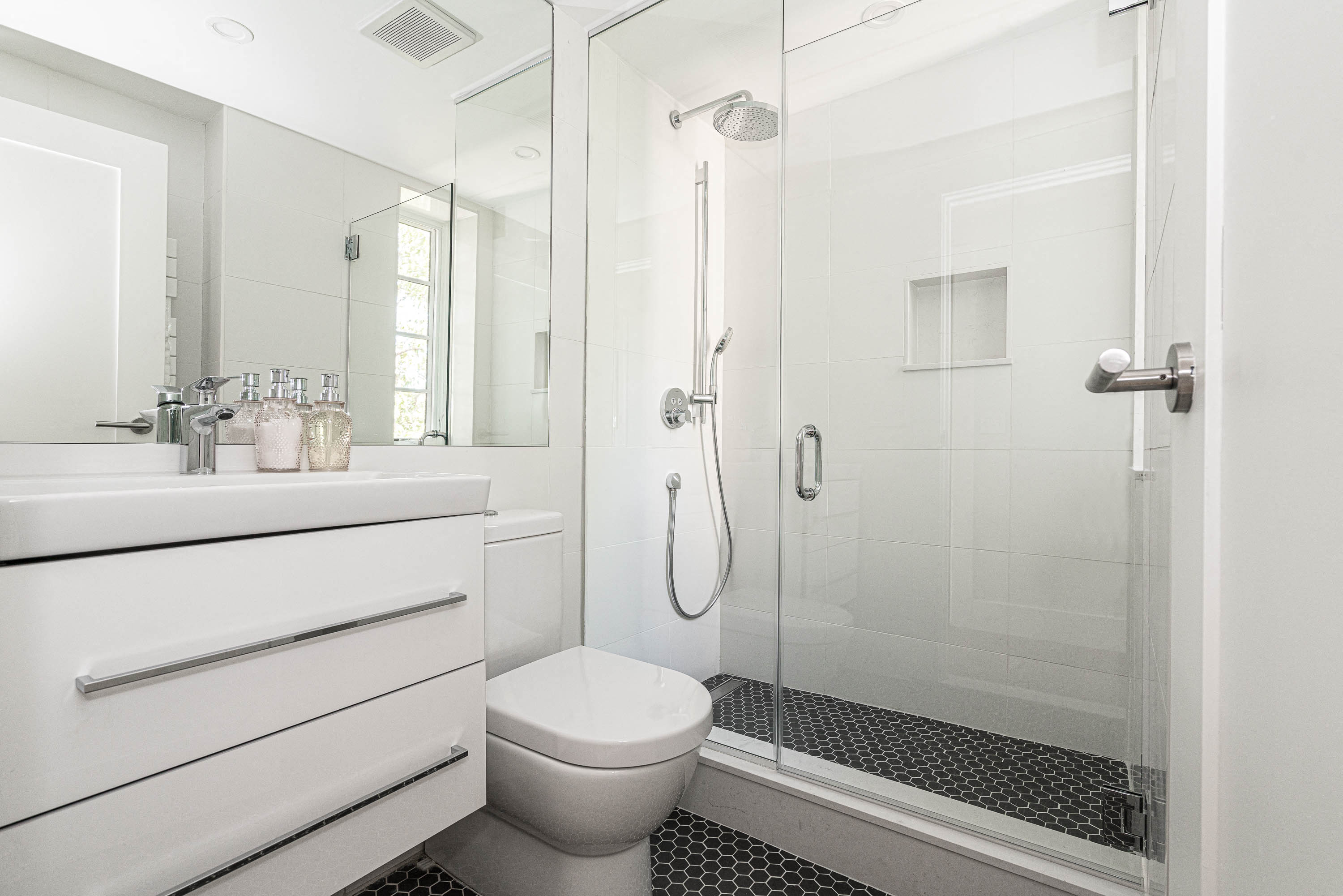 2900 Adams Mill – photo 4