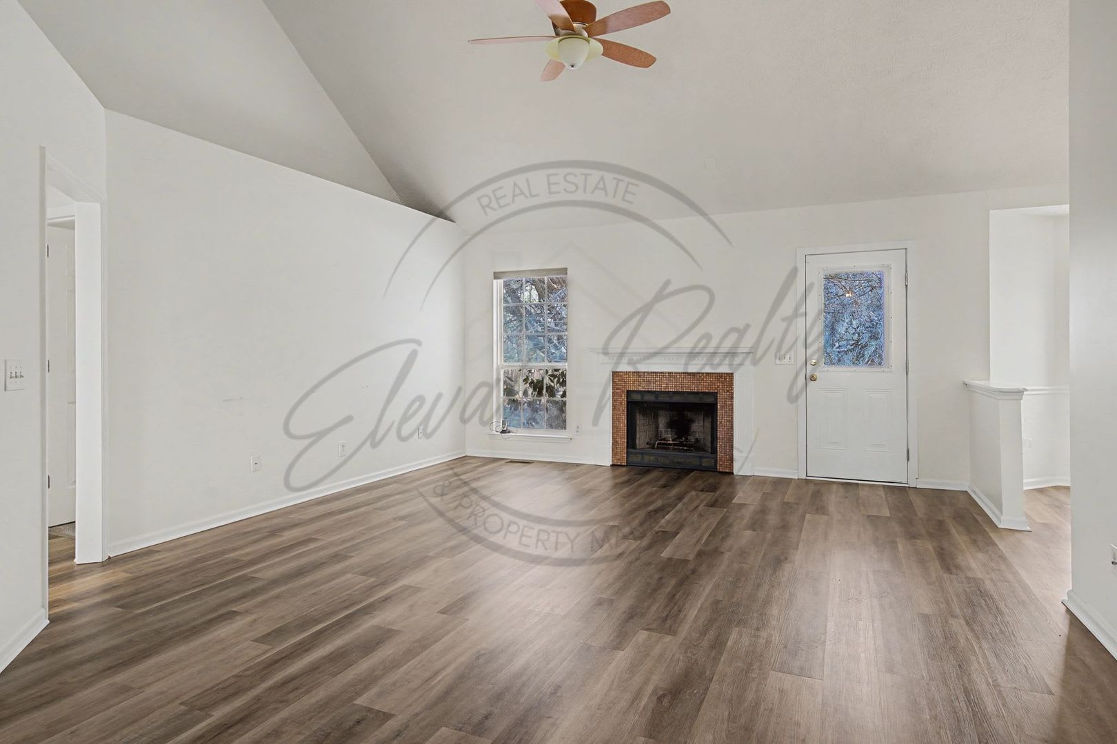 Three Bedroom Brick Home in Hendersonville! – photo 4