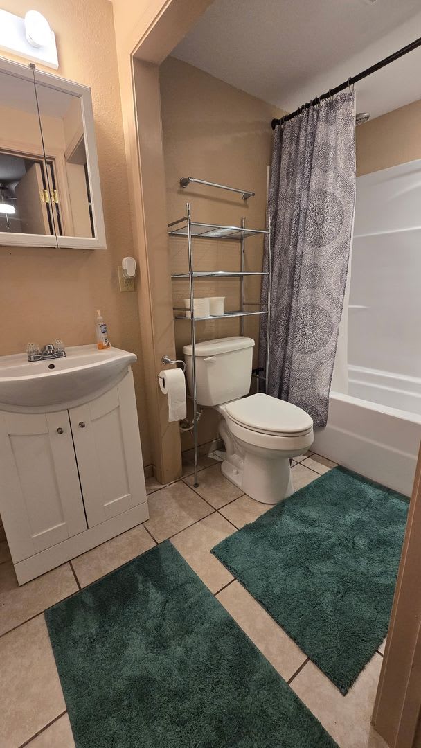***1 Bedroom 1 Bathroom furnished basement apartment*** – photo 2
