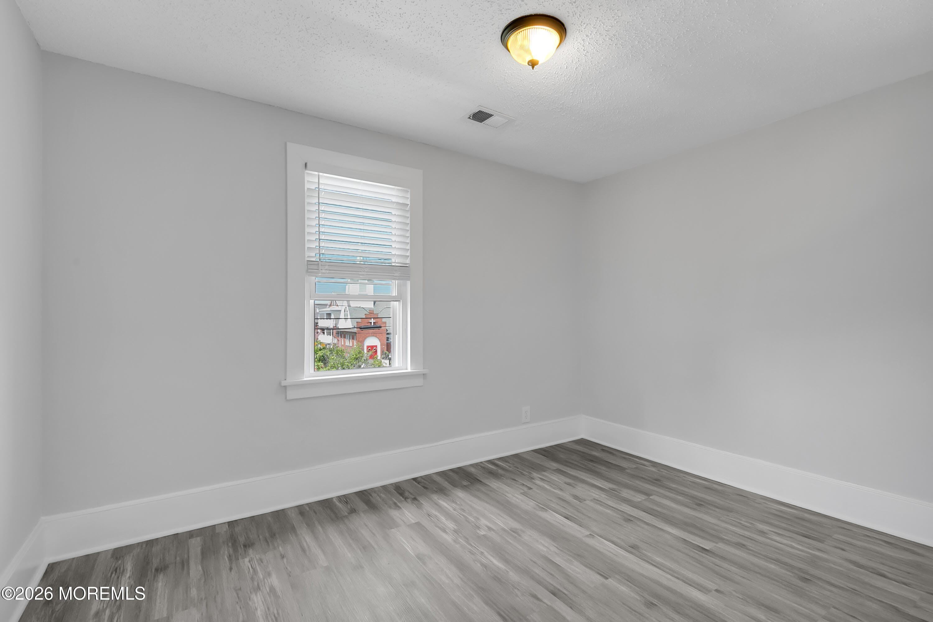 10 NE Church Street – photo 5