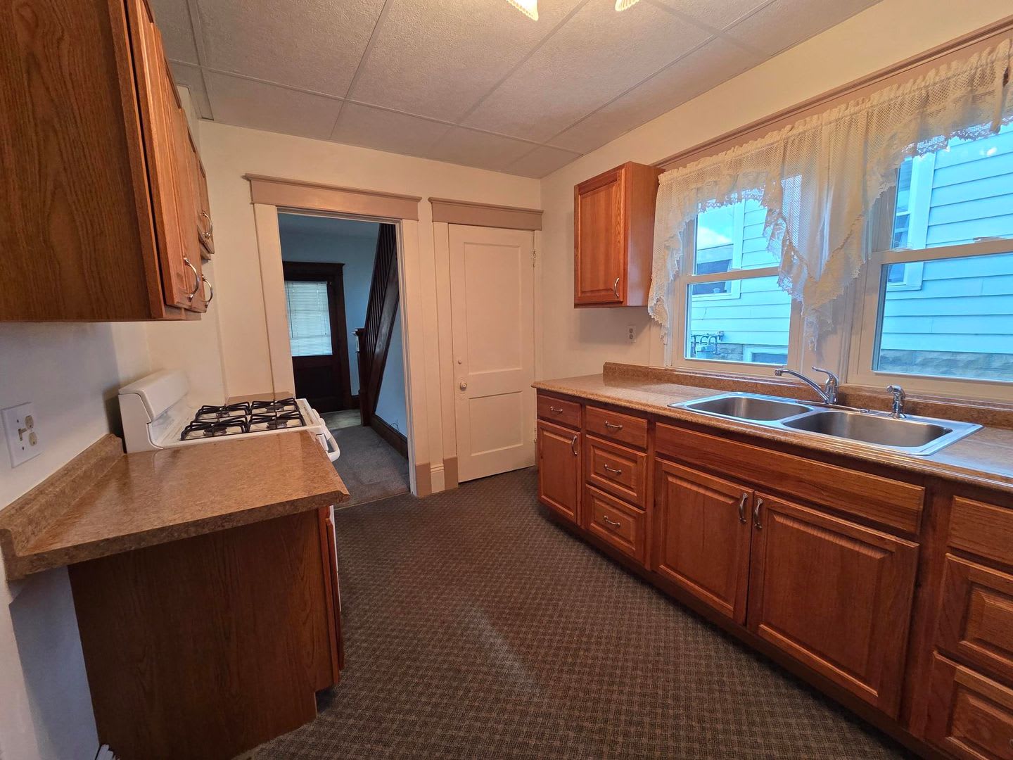 2-bedroom 1.5 bath two story single family home – photo 5