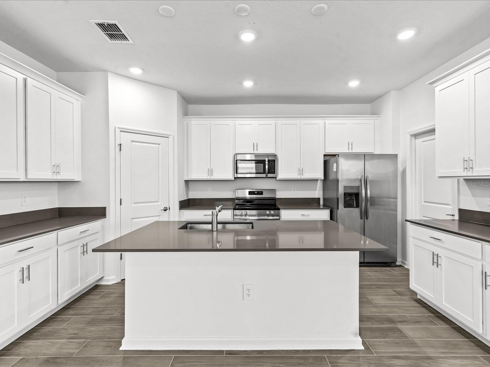 2952 ARMSTRONG Avenue – photo 2