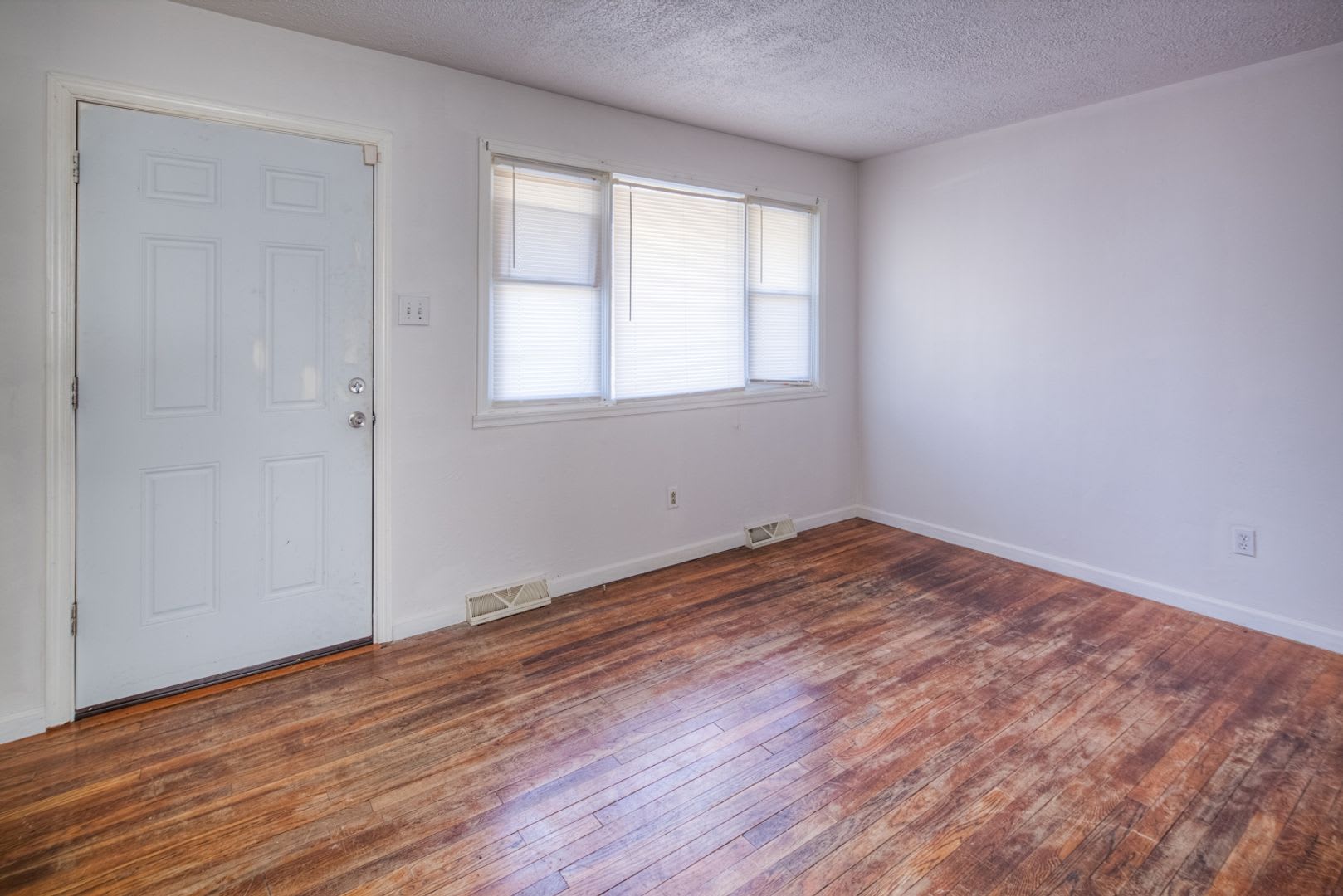 Split Level Near DE/MD line- Showing Friday 8/28 5:30pm-5:45pm and Sunday 8/30 9am-9:15am – photo 2