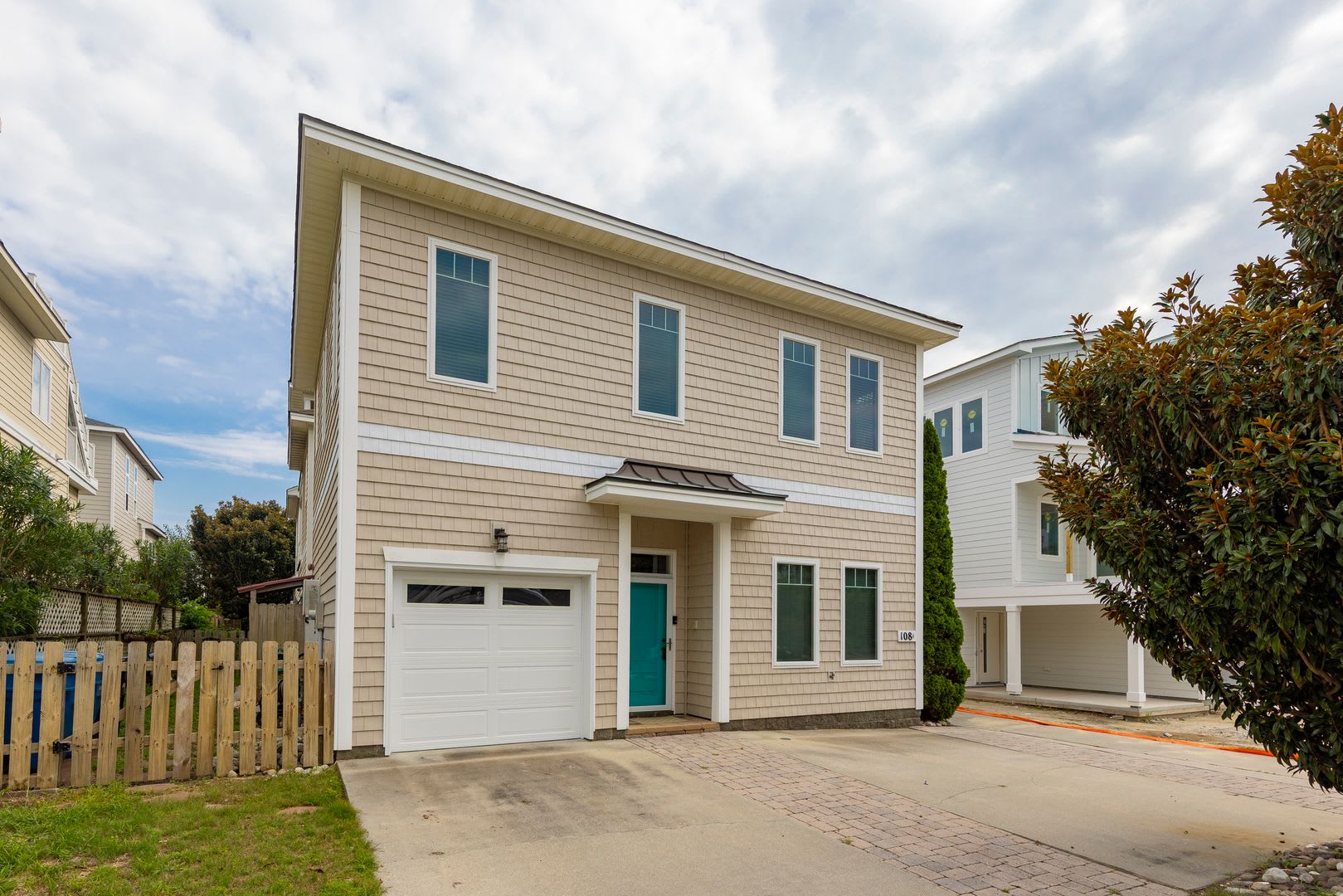 Beautifully updated 3-bedroom, 2.5 bath home at the North End – photo 2