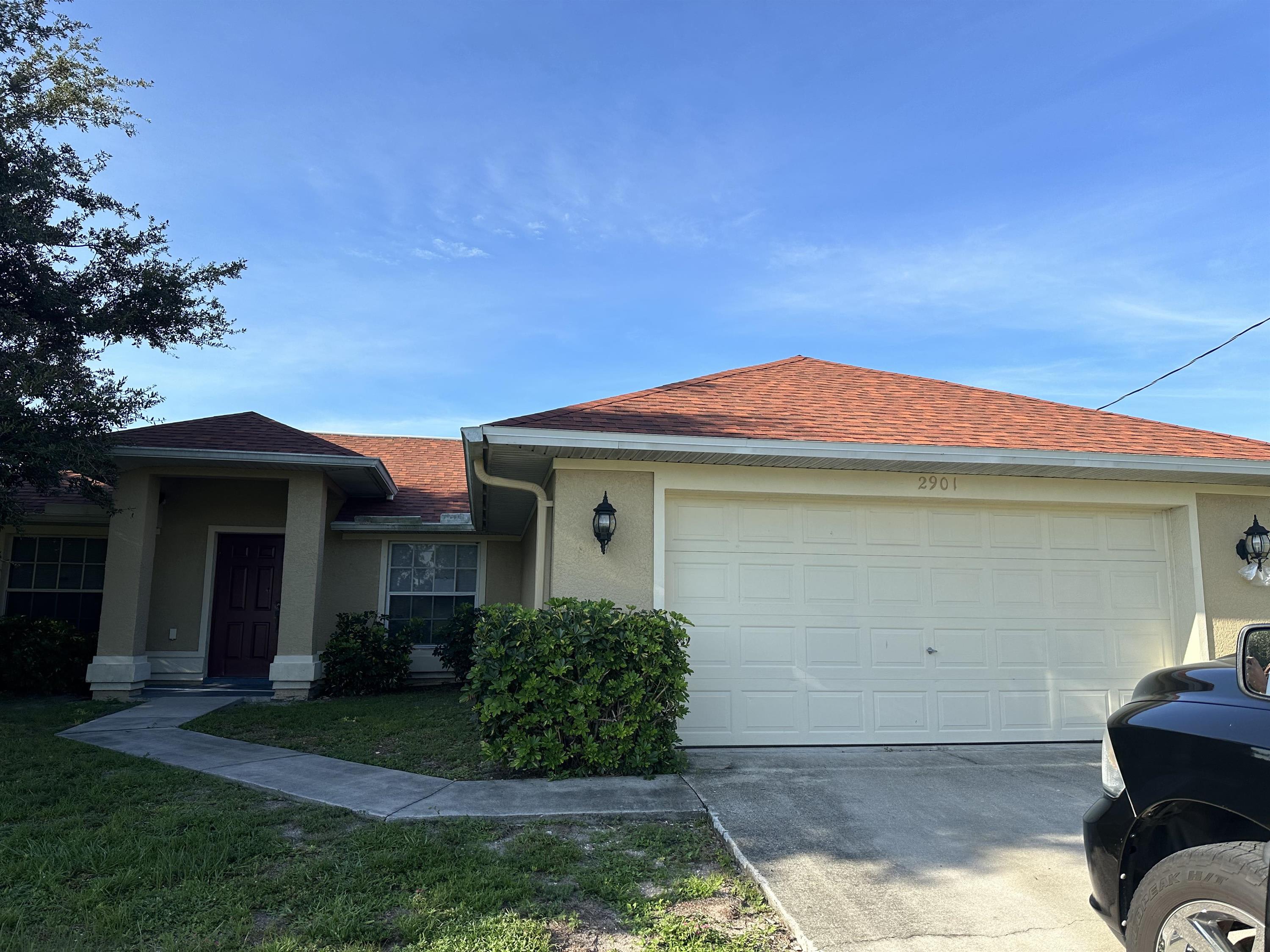 2901 33 St SW – photo 1