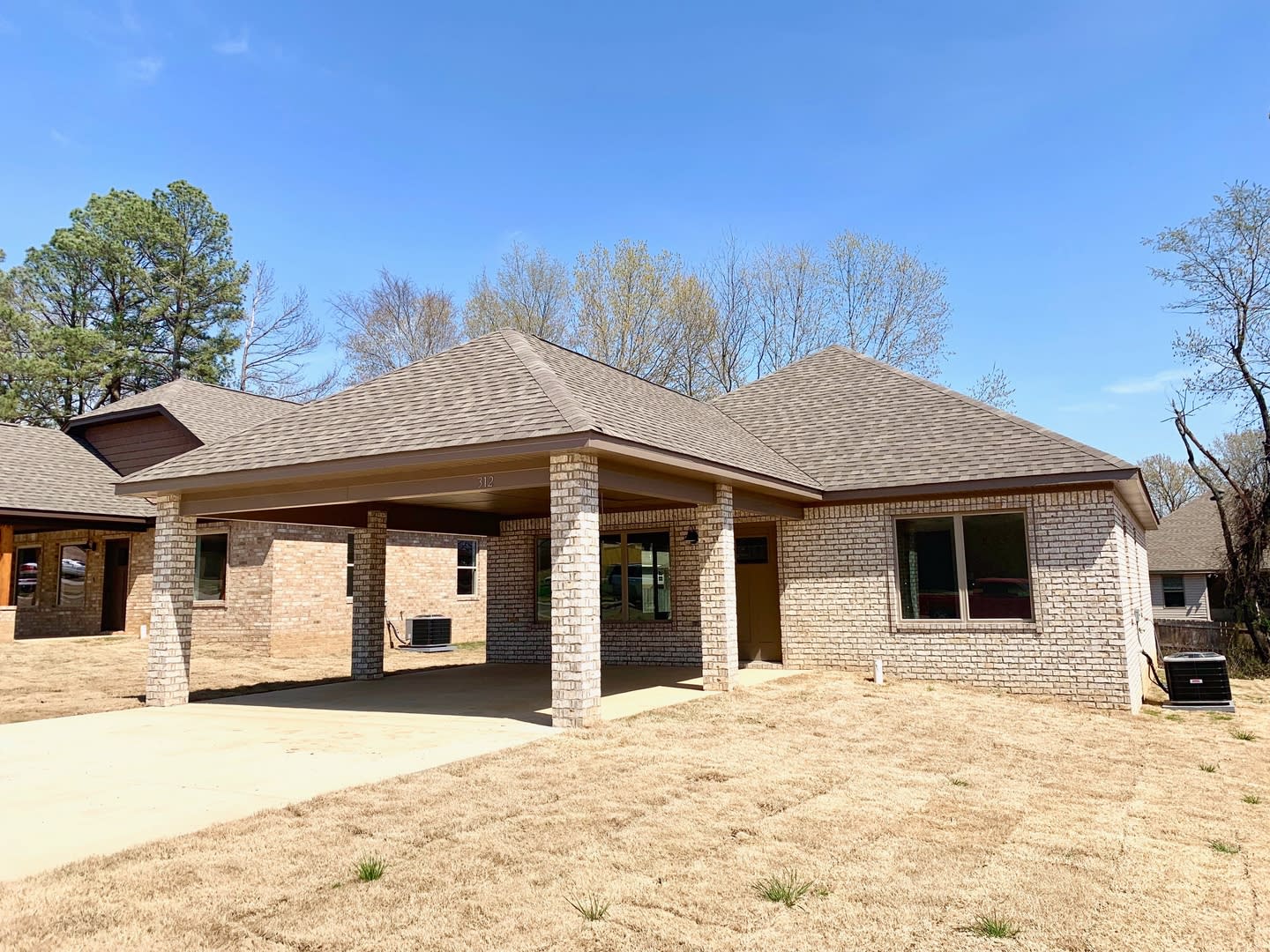 3 Bed 2 Bath With Vaulted Living Space Pantry And Fenced Yard – photo 1