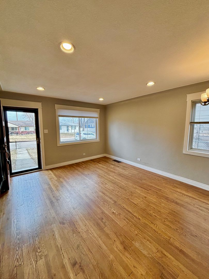 Spacious Denver 3BR Home with Easy Access to Transit & Outdoors! Available 9/10/2026 – photo 5