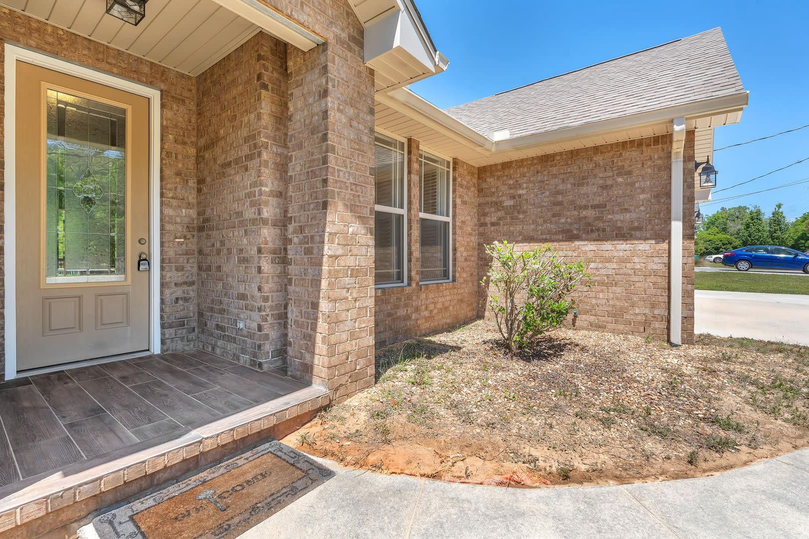 Stunning 4 Bedroom in PRIME Location!! South of I-10!! – photo 4