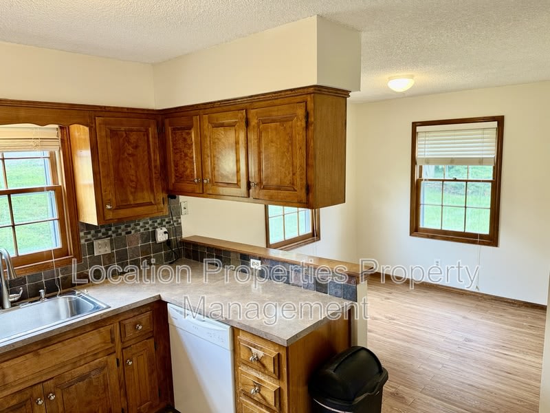 3619 Lakecrest Court – photo 5