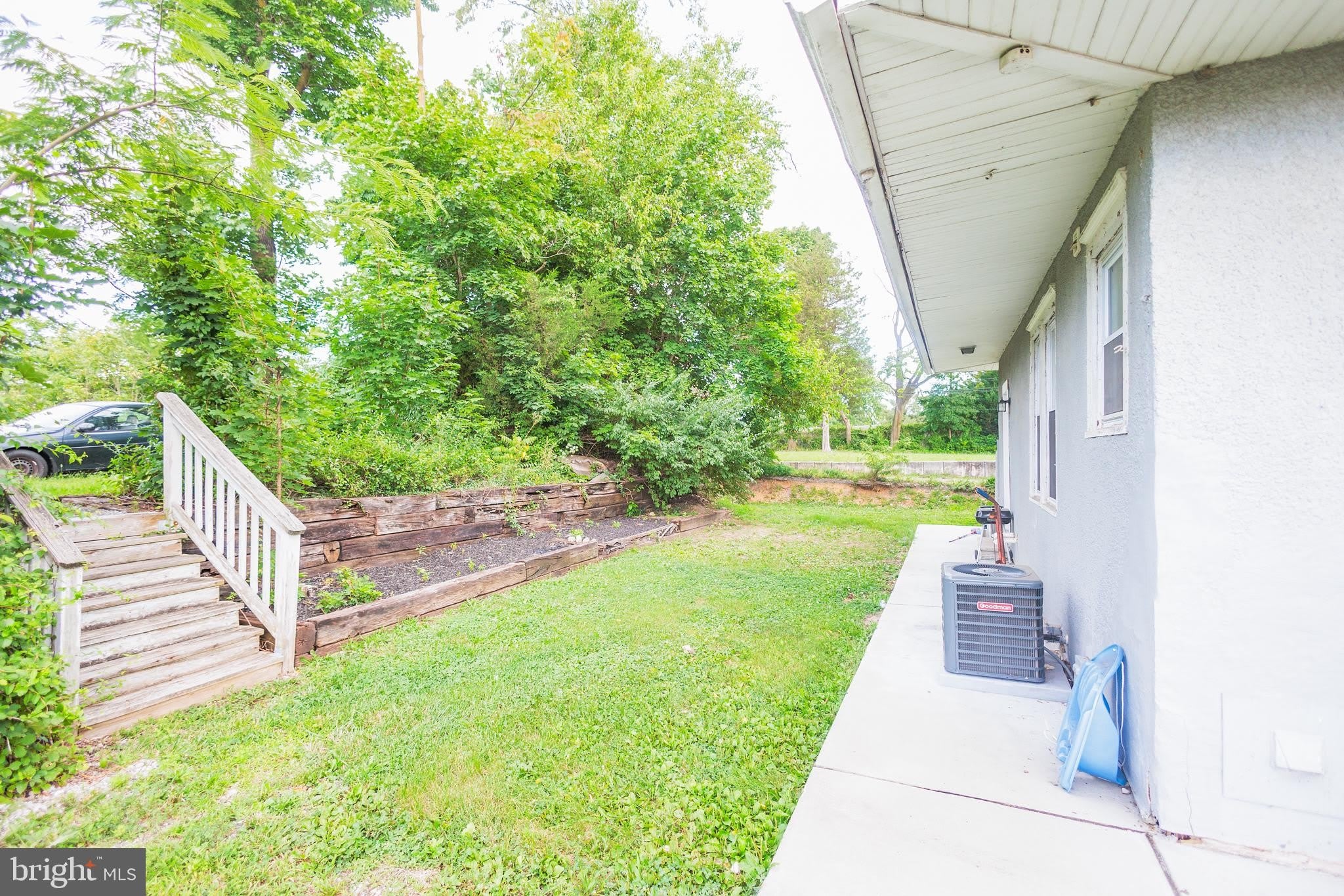 140 DELSEA DR S – photo 2