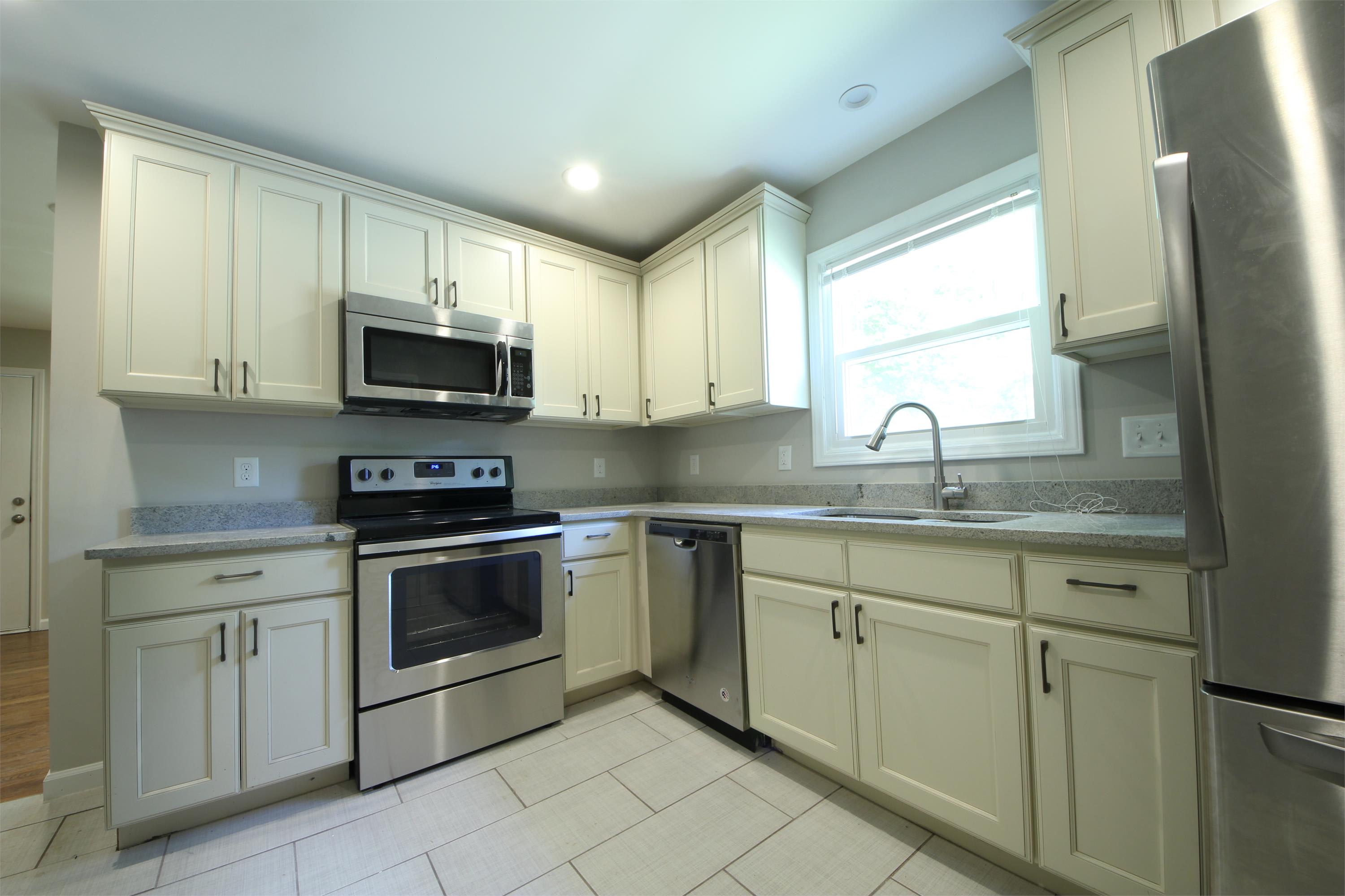 4736 Monmouth Dr – photo 3