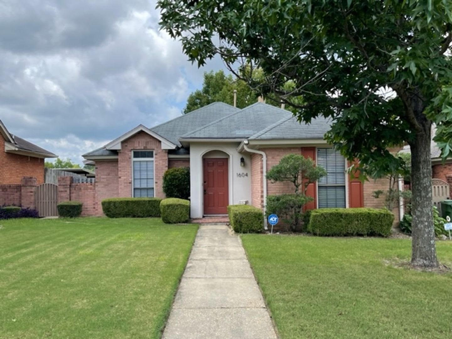 1604 Queen Elizabeth Court – photo 1