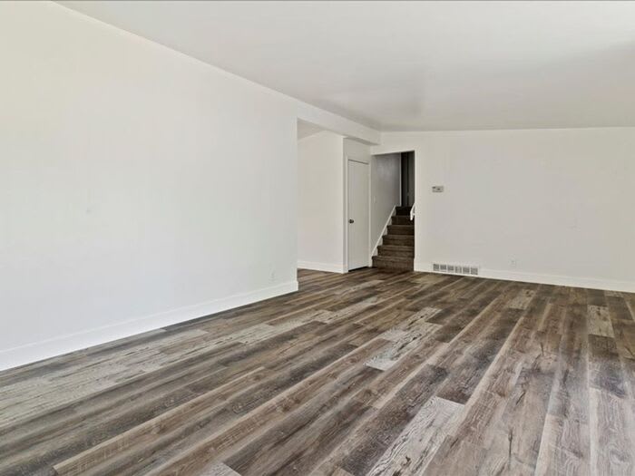 1376 Greenfield Avenue – photo 2