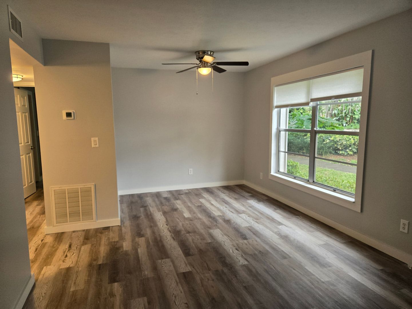 Beautiful First-Floor Corner Condo in Shadow Moss at The Oaks – photo 4